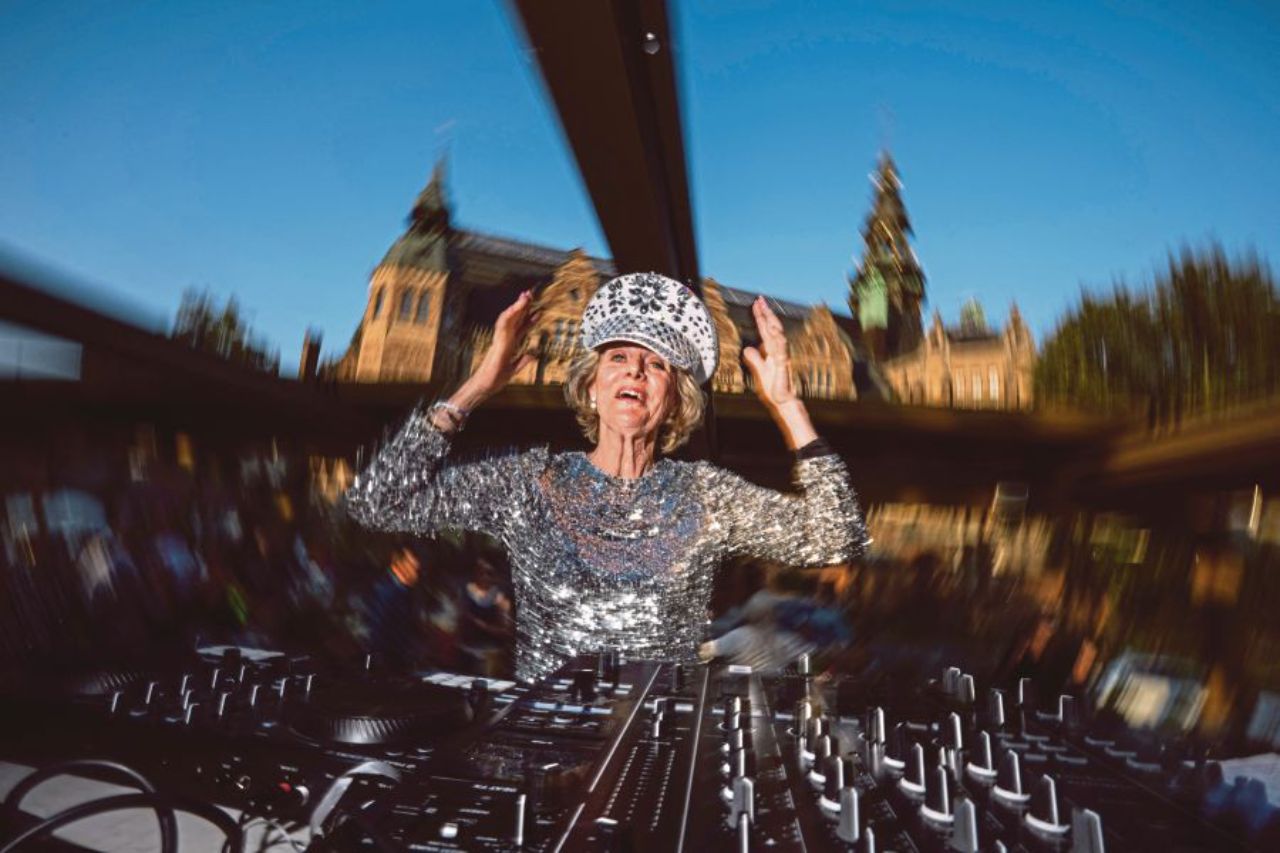 Madelein Mansson, la DJ de 81 años que transformó una pérdida en un nuevo camino lleno de inspiración 4 sweden