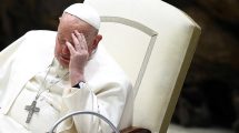 El papa Francisco enfrenta complicaciones de salud tras episodios de insuficiencia respiratoria